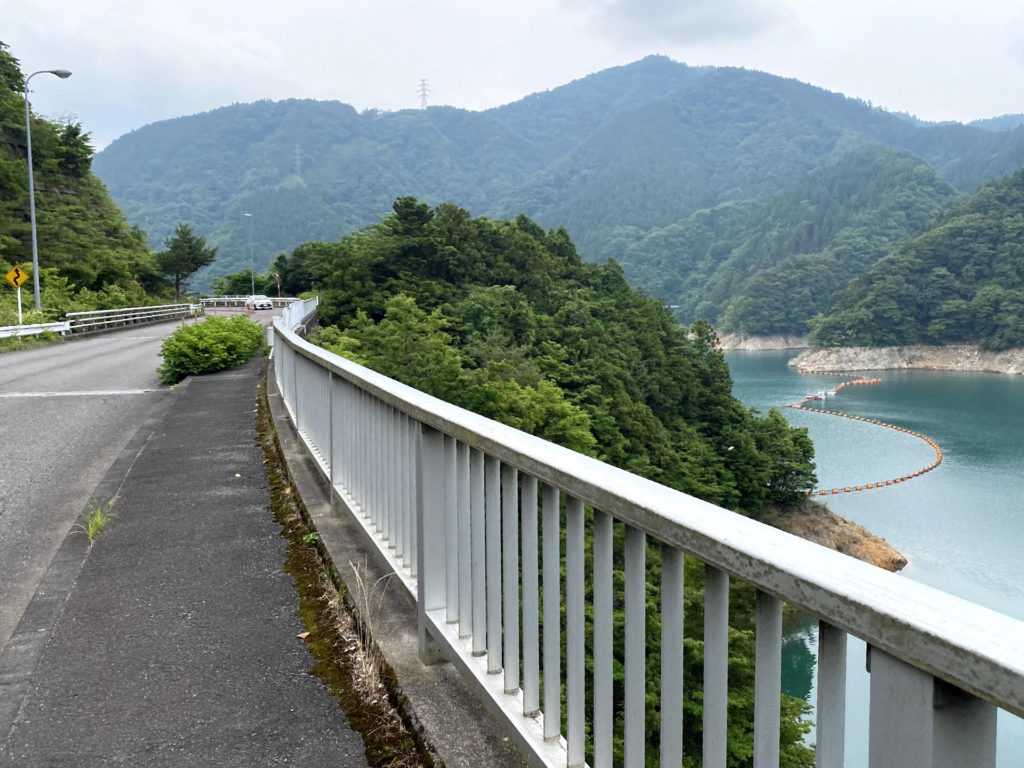 宮ケ瀬湖北側道路