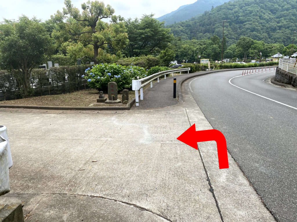 あいかわ公園駐車場手前