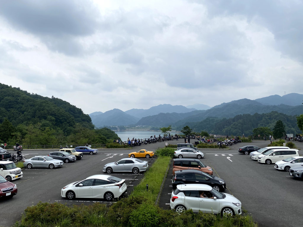 鳥居原ふれあいの館駐車場